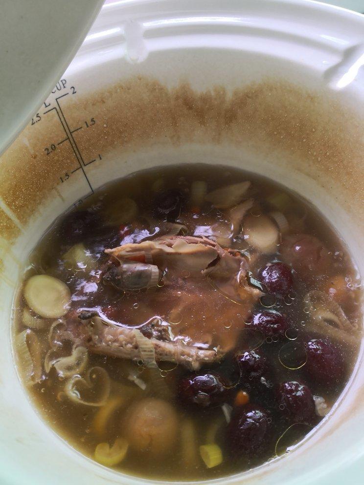 红枣枸杞乳鸽汤