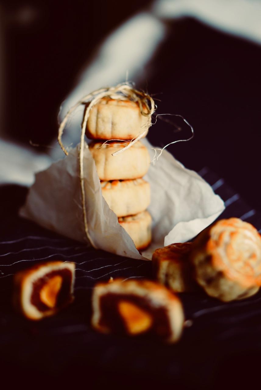 广式月饼－－蛋黄豆沙月饼