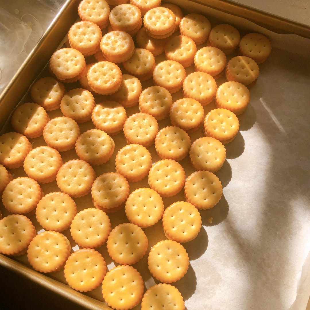 我要亲亲抱抱举高高做的牛轧糖咸蛋黄小饼干