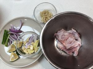 香茅香煎猪颈肉的做法 步骤1