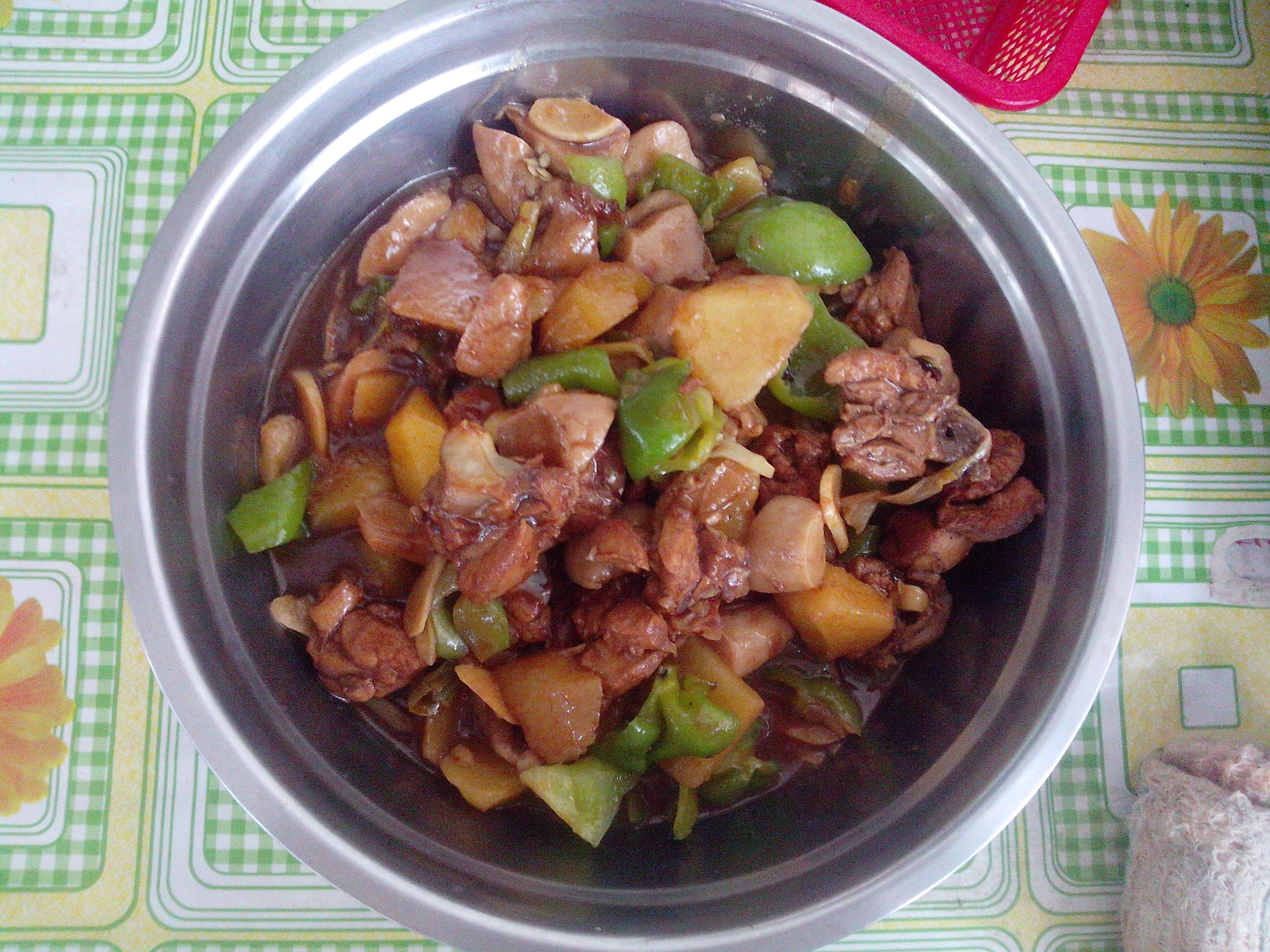 土豆炖鸡块