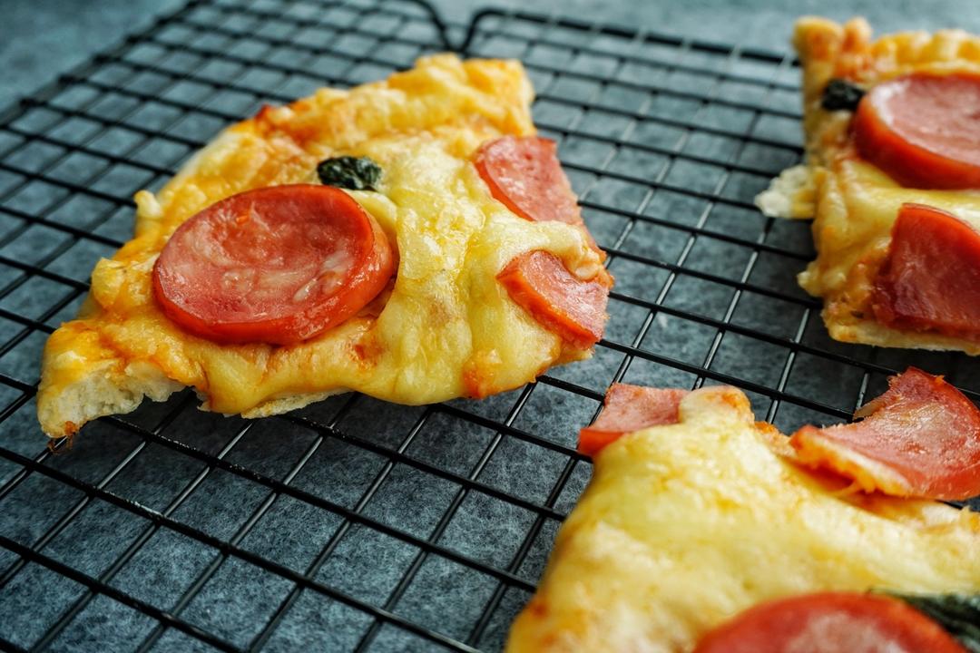 萨拉米薄底披萨 Salami Pizza