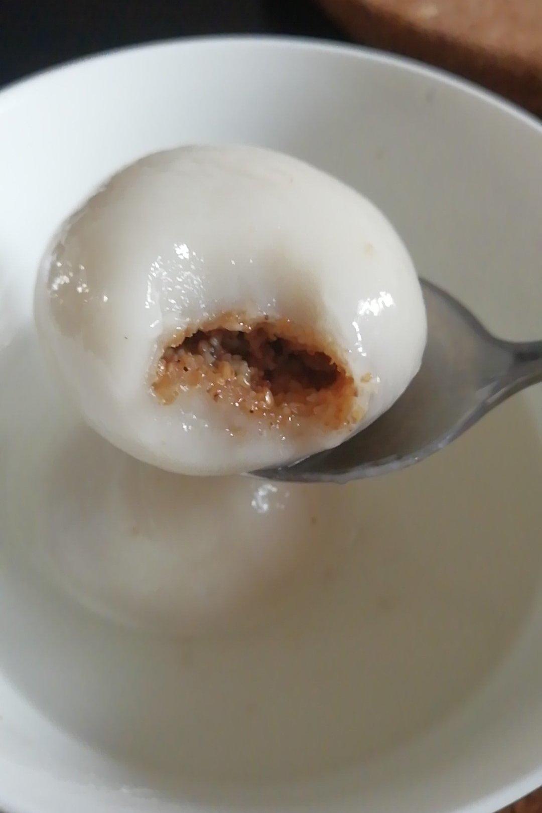 花生黑芝麻汤圆