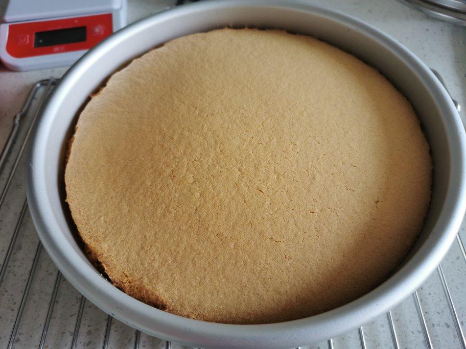 新手必成8寸生日蛋糕（详细多图干货经验分享，解决戚风蛋糕塌陷，奶油饰面涂不好，烤箱温度不好掌握等各种问题）