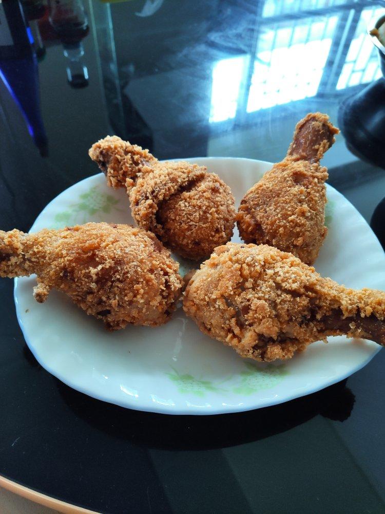 面包糠炸鸡腿