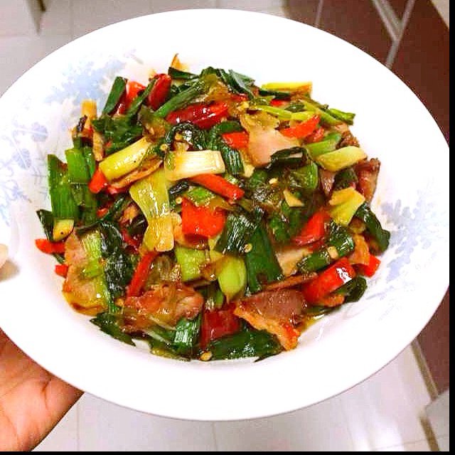 大蒜炒腊肉