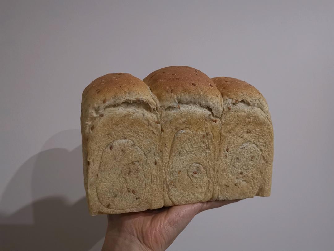 全麦亚麻籽吐司