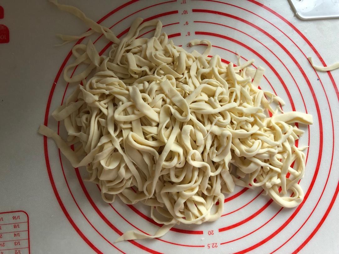 快手纯手工擀面条