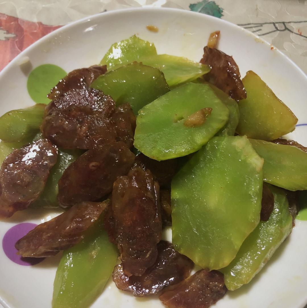 广式香肠炒莴笋