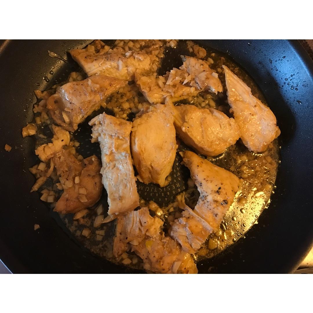 酷炫屌炸天好吃的煎鸡胸肉（香蒜蜂蜜煎鸡胸肉）