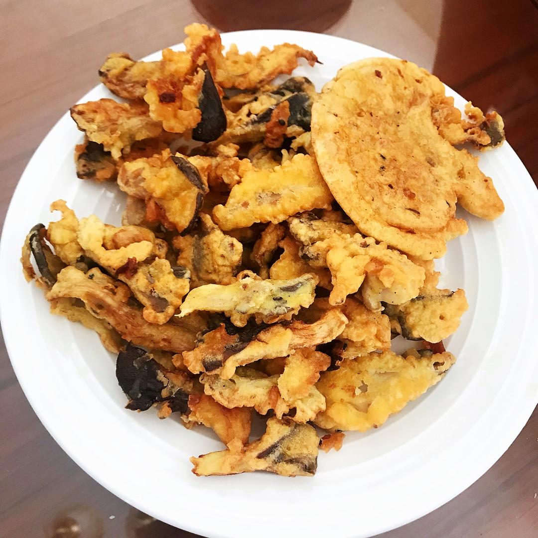 干炸蘑菇最家常做法 外酥里嫩鲜香可口 撒上椒盐竟然能吃出肉味