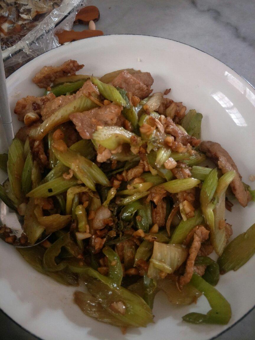 西芹炒肉