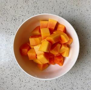 美容养颜甜品—桃胶雪燕炖木瓜的做法 步骤4