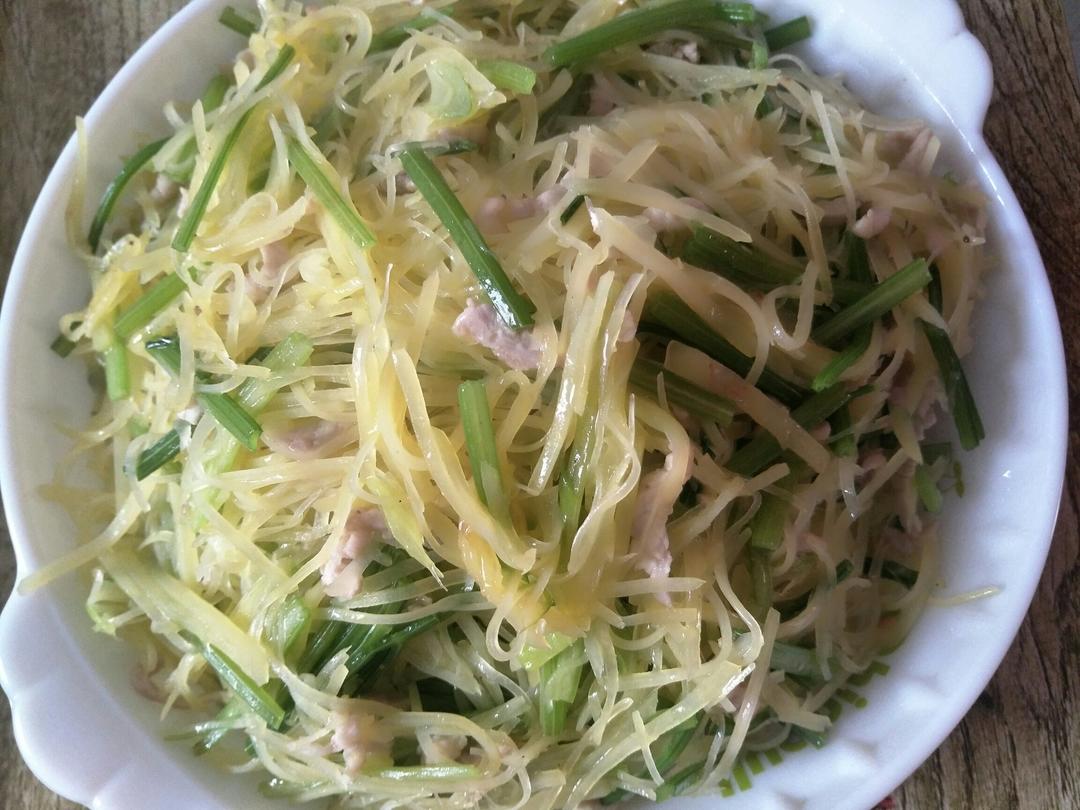 土豆丝炒芹菜