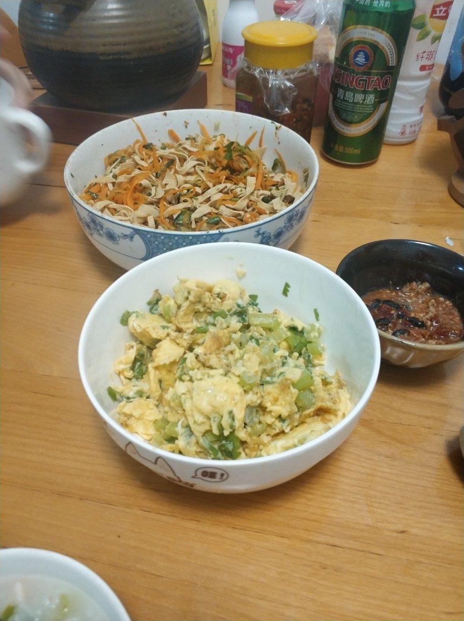 超快手的凉拌千张黄瓜胡萝卜丝