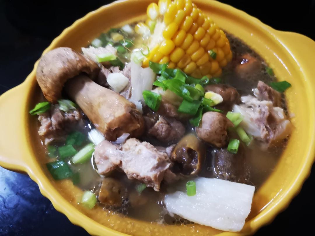 山药玉米排骨汤