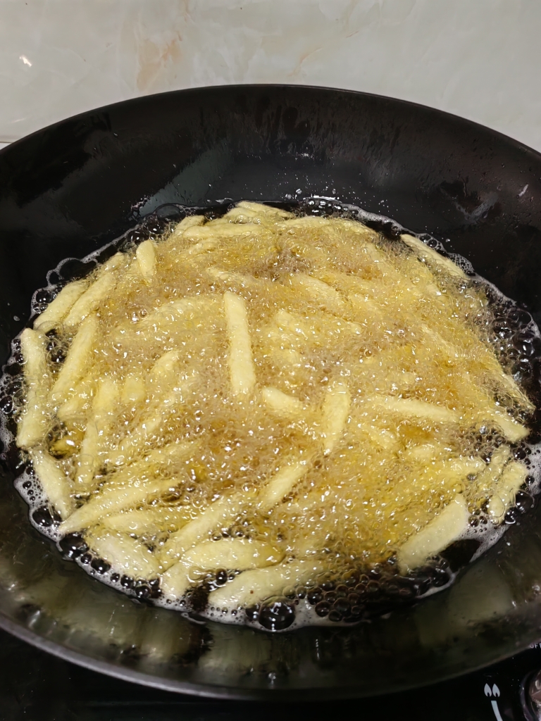 薯香松脆的自制炸薯条的做法 步骤12