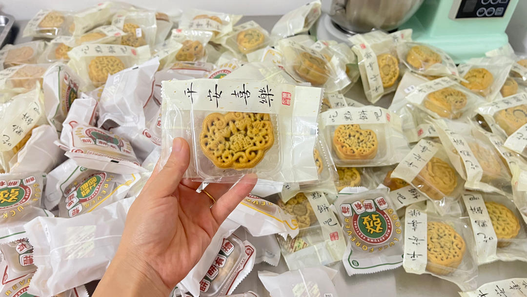 广式月饼—蛋黄莲蓉月饼