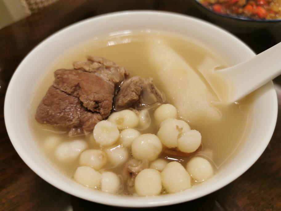 芡实淮山排骨汤的做法