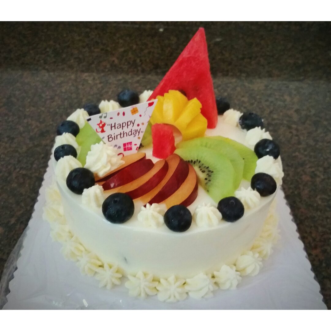 奶油水果装饰蛋糕