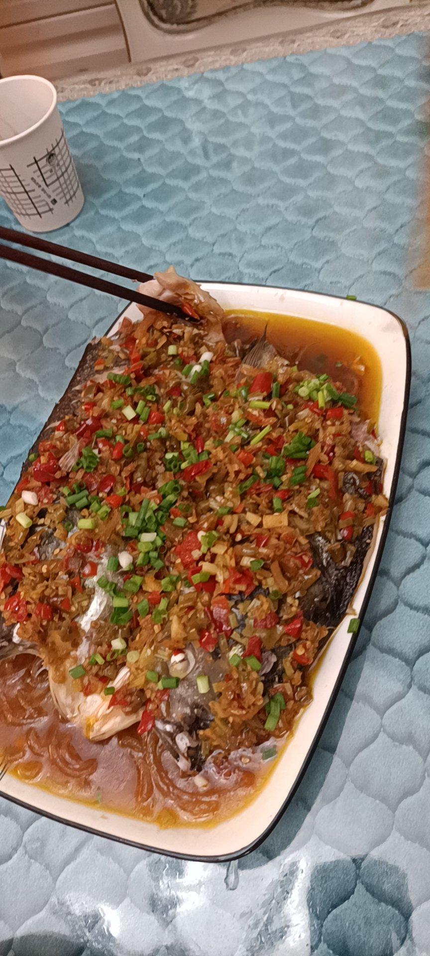 剁椒鱼头 | 辣气十足，附自制剁椒详细做法