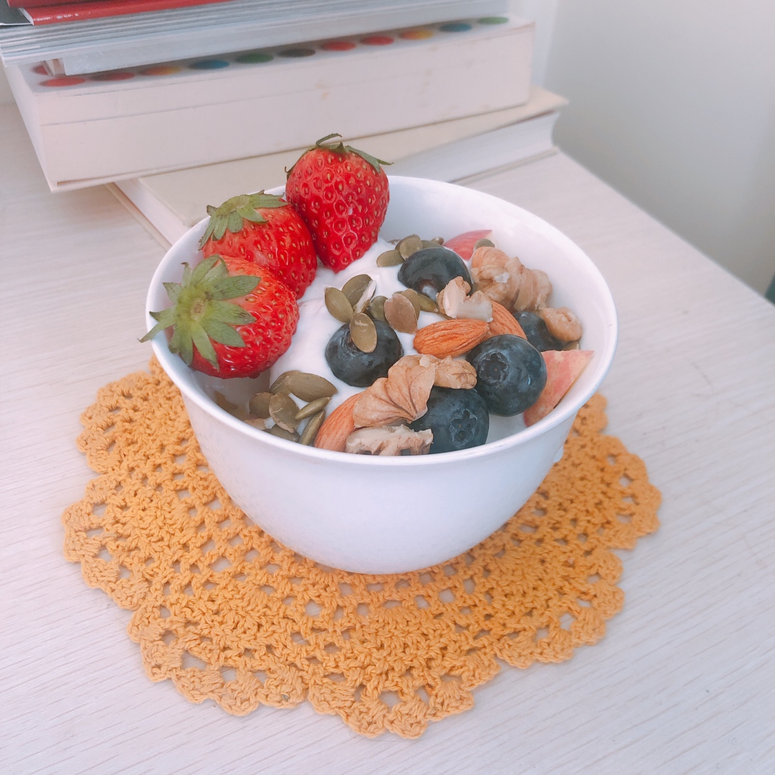 【健康甜品】草莓坚果酸奶碗的做法