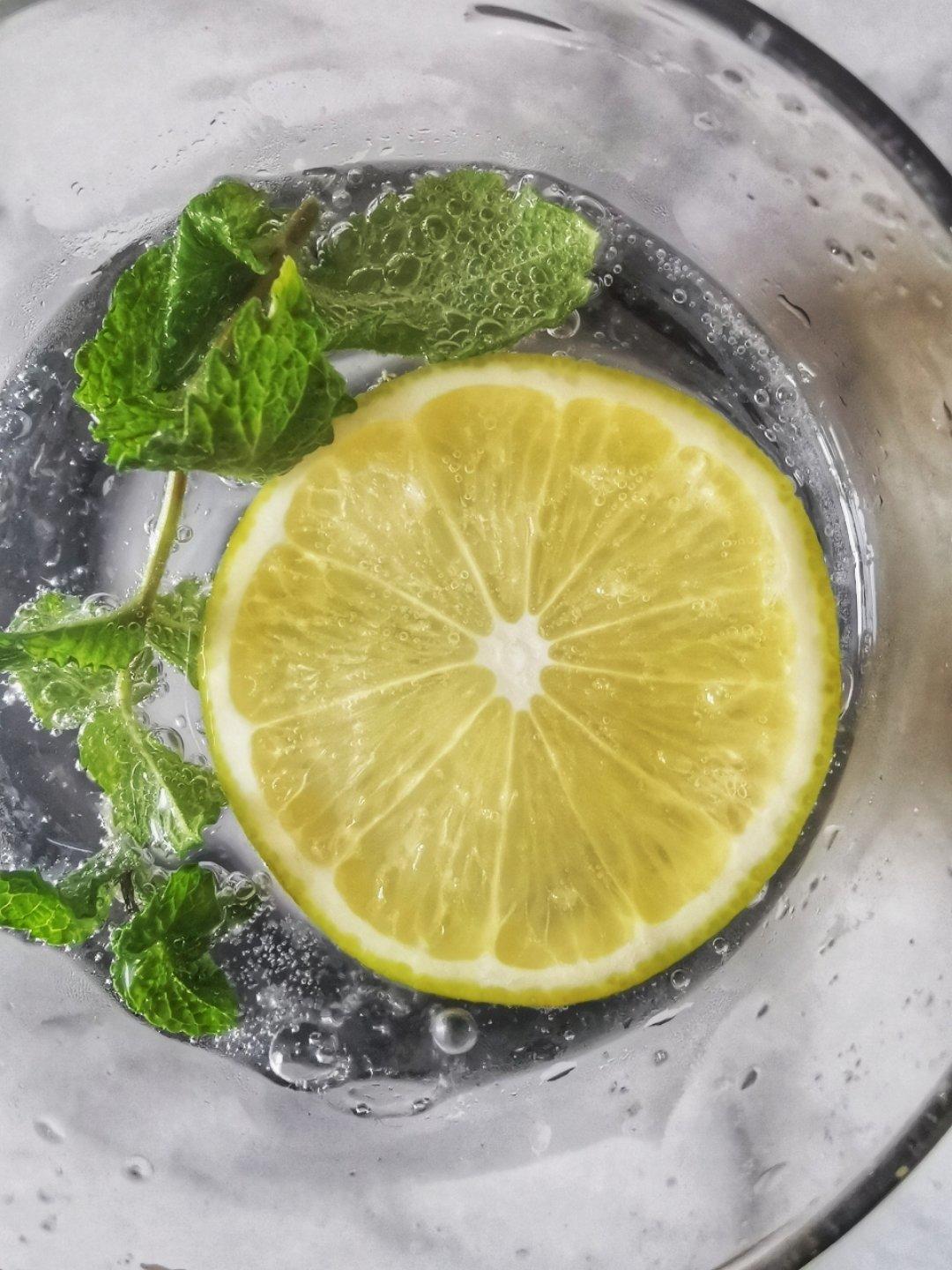 薄荷柠檬苏打水
