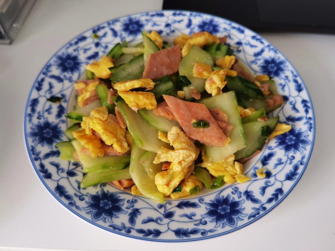 五分钟下饭菜黄瓜火腿炒鸡蛋