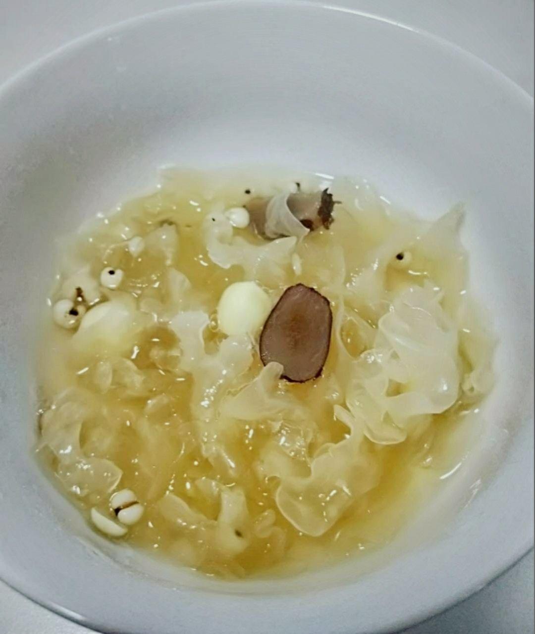 薏仁莲子银耳羹