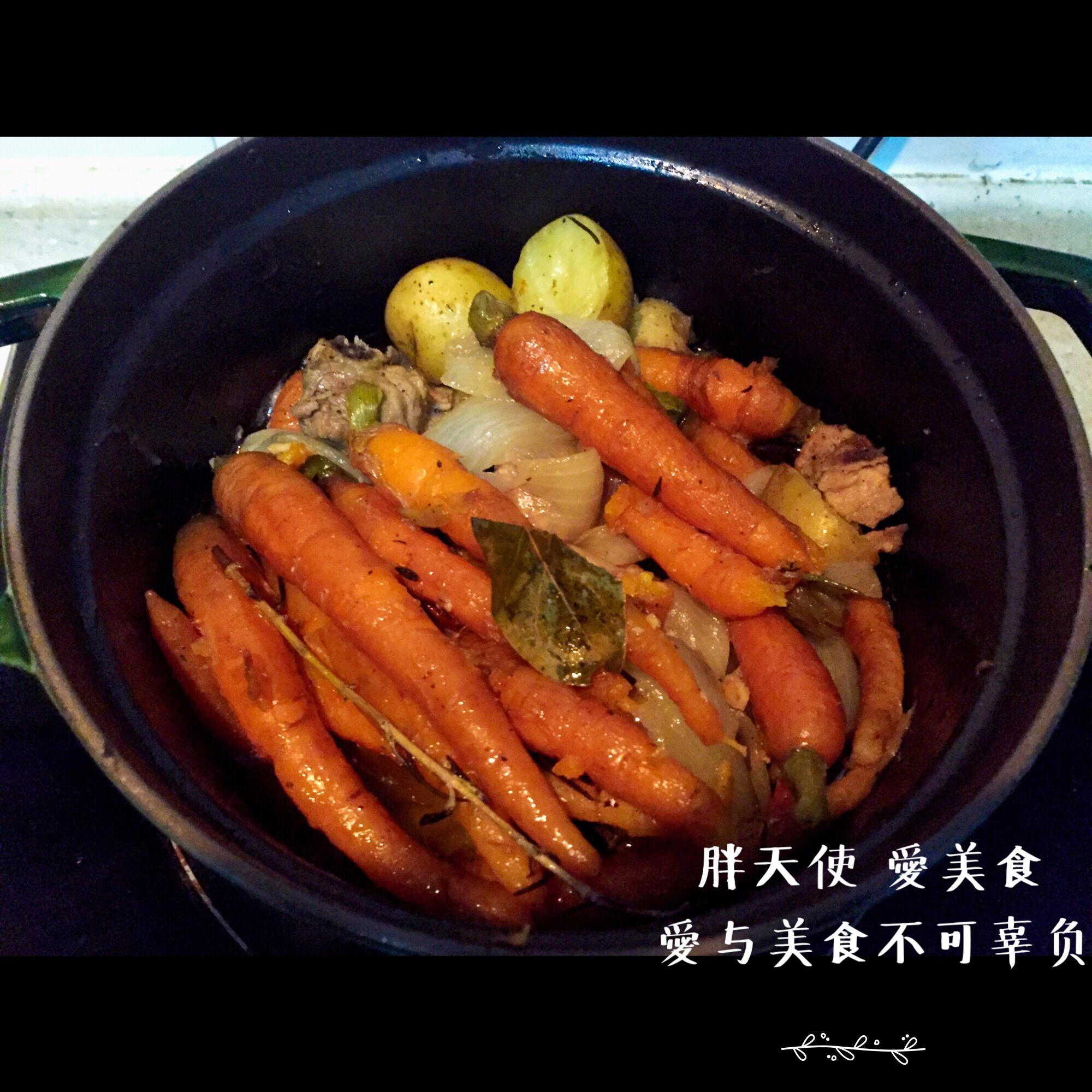 蒸煮火腿佐时蔬 - 源自今泉久美《爱上铸铁锅》的做法