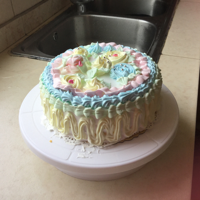 玫瑰花奶油生日蛋糕