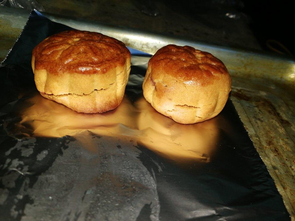 广式豆沙蛋黄月饼（步骤超详细，新手适用）
