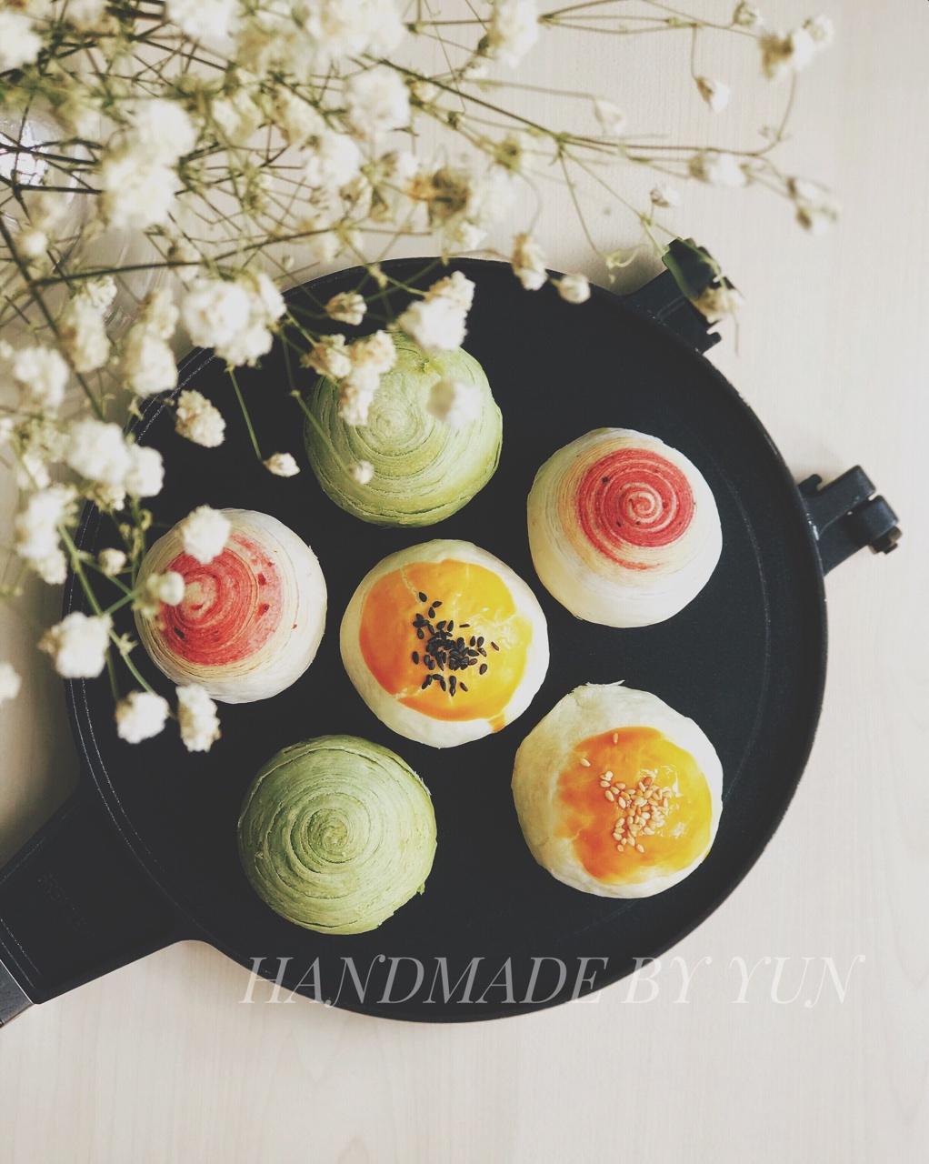 千层彩色蛋黄酥