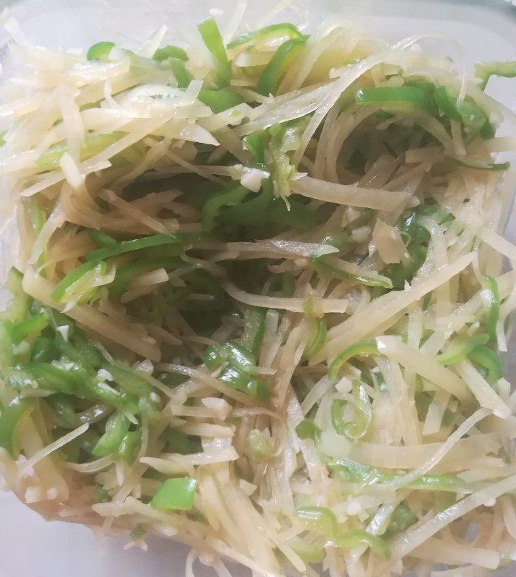 好吃又方便的青椒土豆丝，来喽！