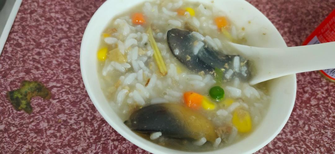 妈妈👩教我做的皮蛋瘦肉粥🥣简单快捷美味😋
