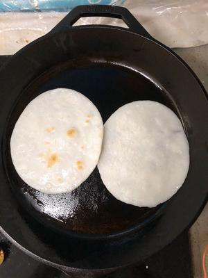 云南的美味早餐—烧饵块的做法 步骤3