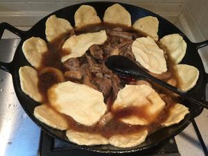 地锅排骨贴玉米饼-冬天学做一道热乎的大锅菜吧！的做法 步骤8