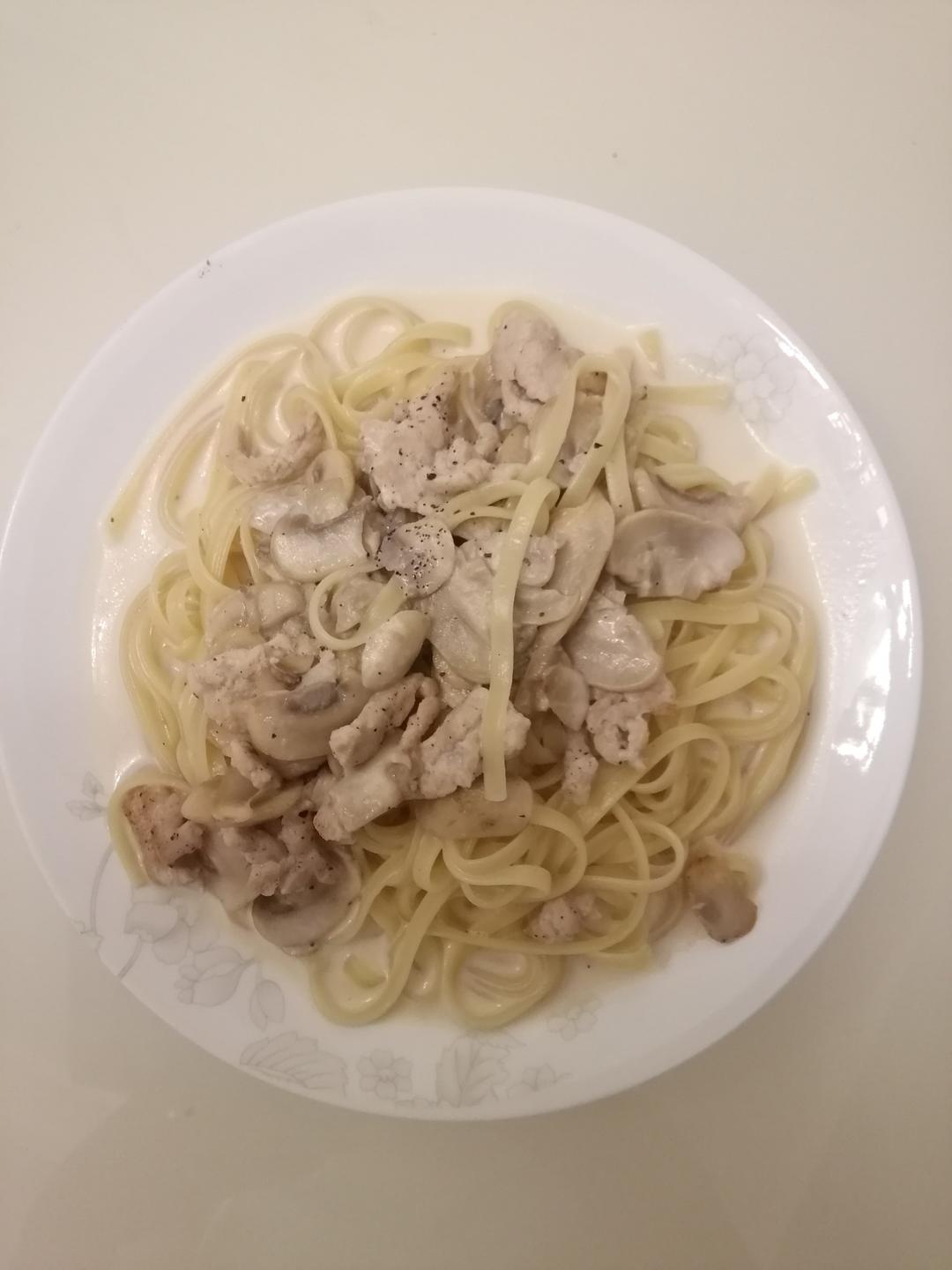 奶油鸡肉蘑菇意大利面 Cream of Mushroom Chicken Pasta