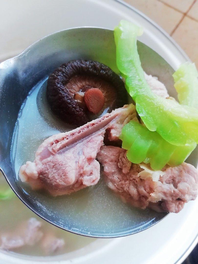 黄豆苦瓜排骨汤
