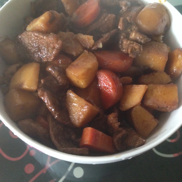 土豆胡萝卜红烧肉
