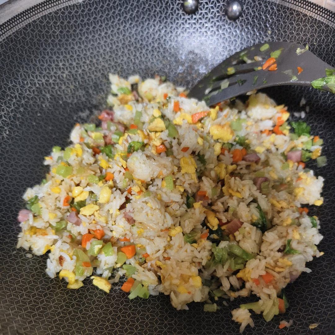 菜蔬蛋炒饭 宇宙无敌好吃‼️