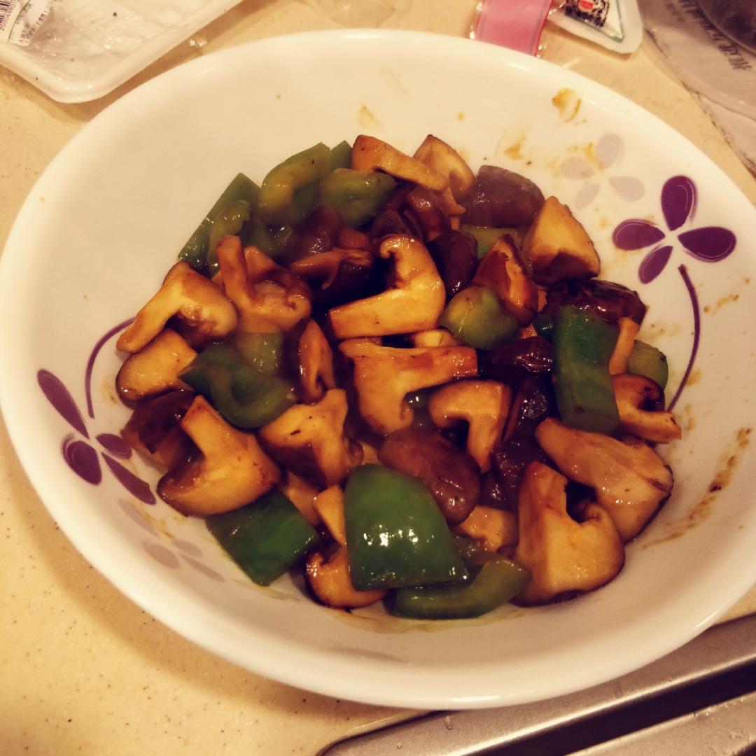 青椒炒香菇