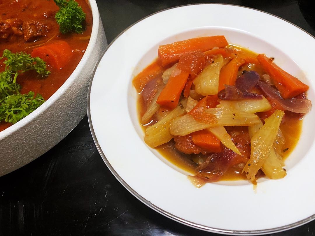 球茎茴香炖杂蔬