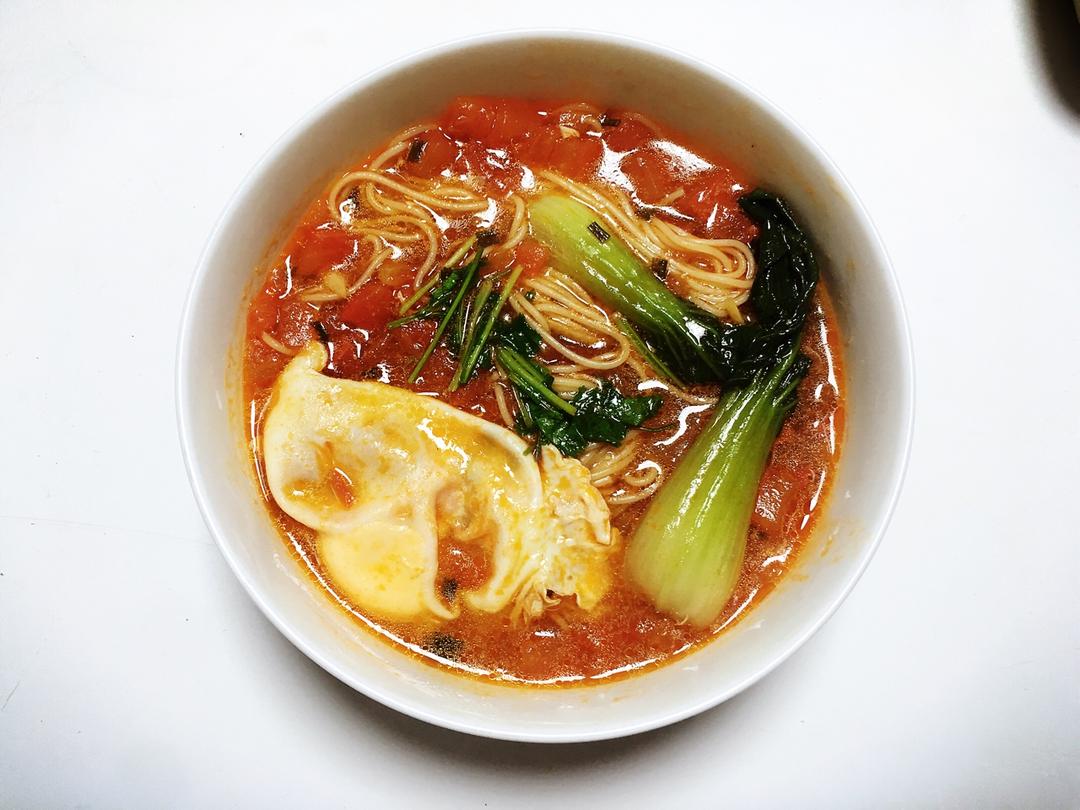 深海中的紫贝壳做的最家常的普通汤面——西红柿鸡蛋龙须面