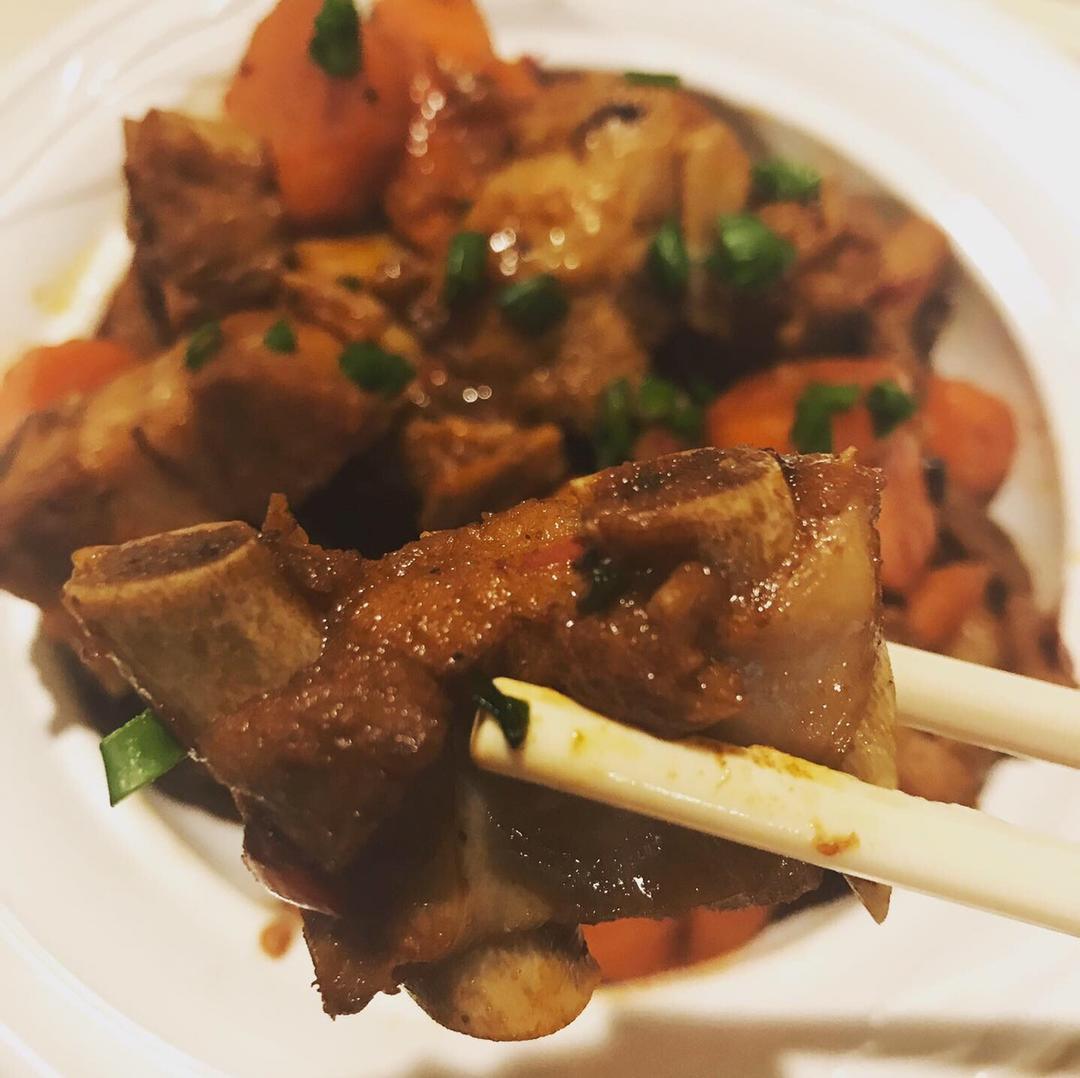 胡萝卜烧排骨