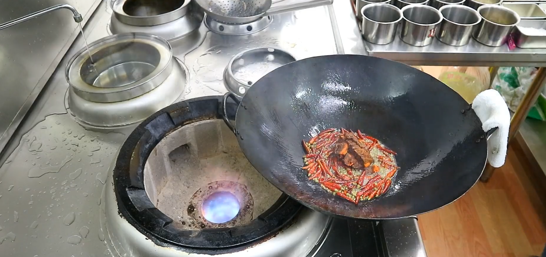 厨师长教你：“麻辣小龙虾”的家常做法 ,好吃的停不下来的做法 步骤6