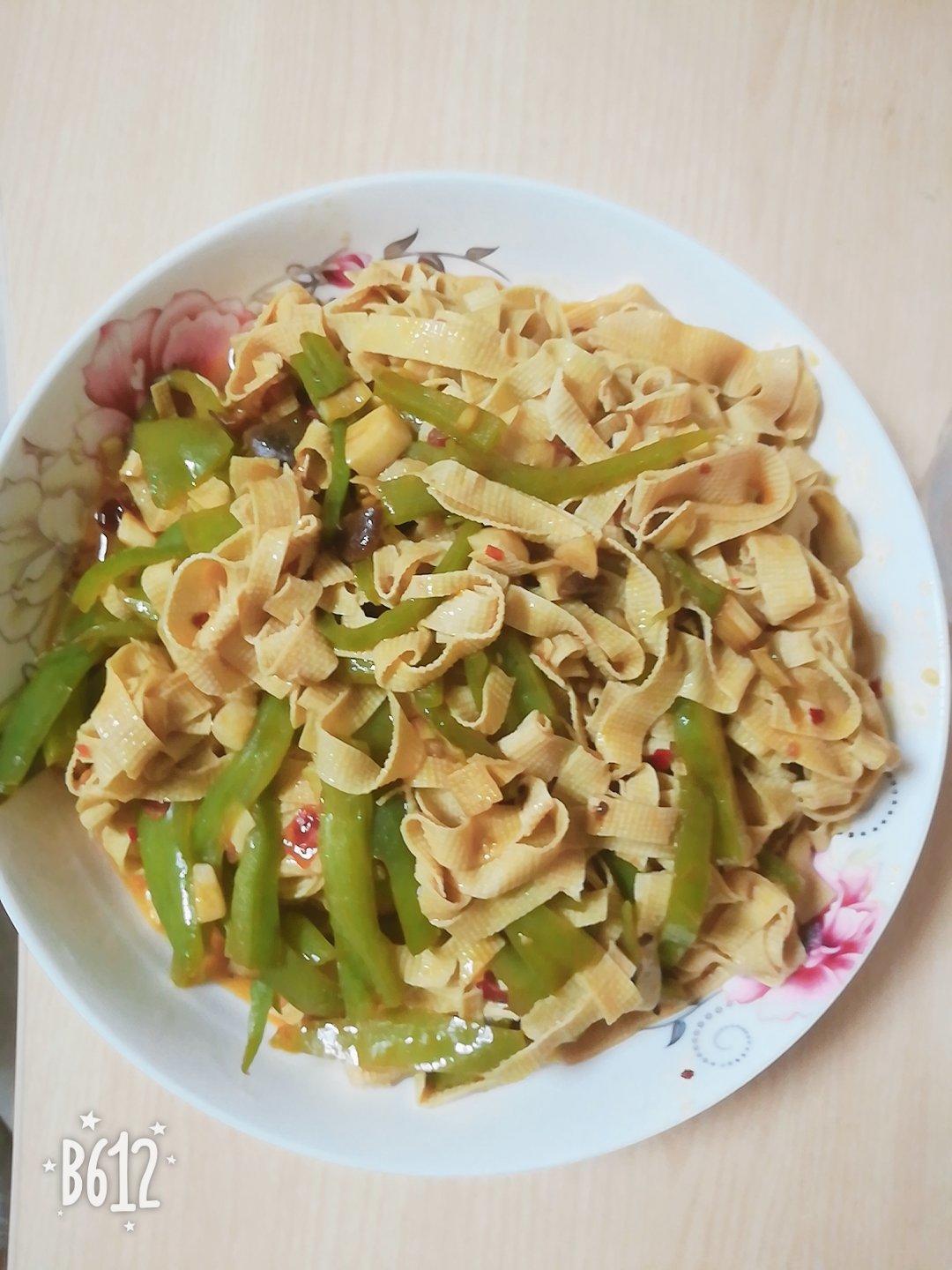 尖椒炒干豆腐