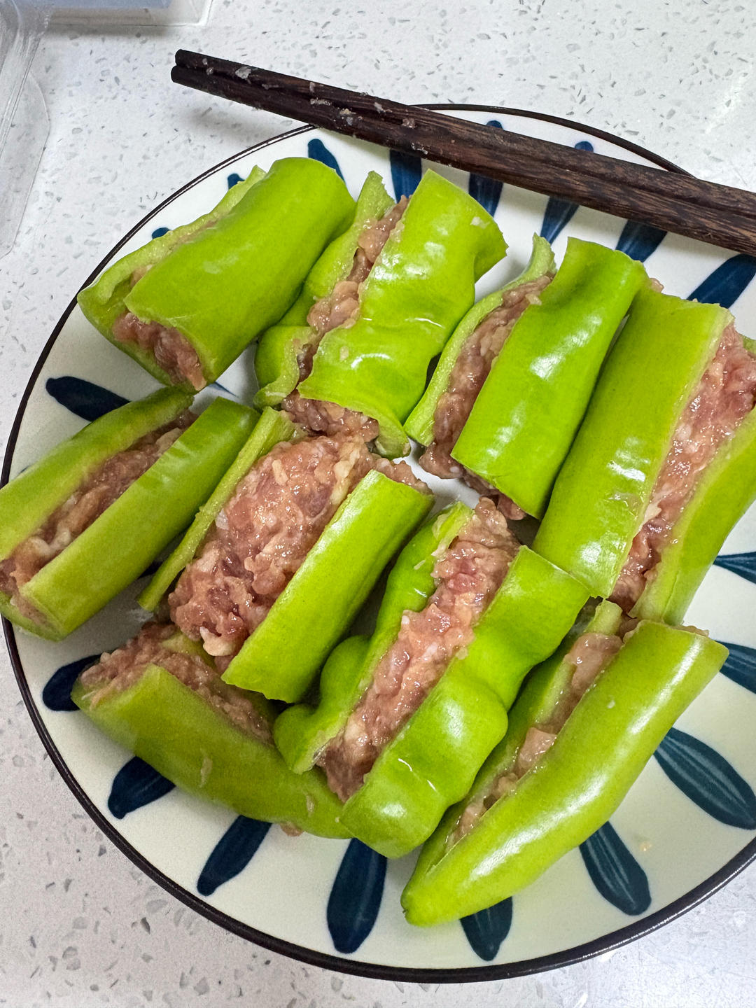 下饭菜“青椒酿肉”，香糯多汁鲜嫩下饭
