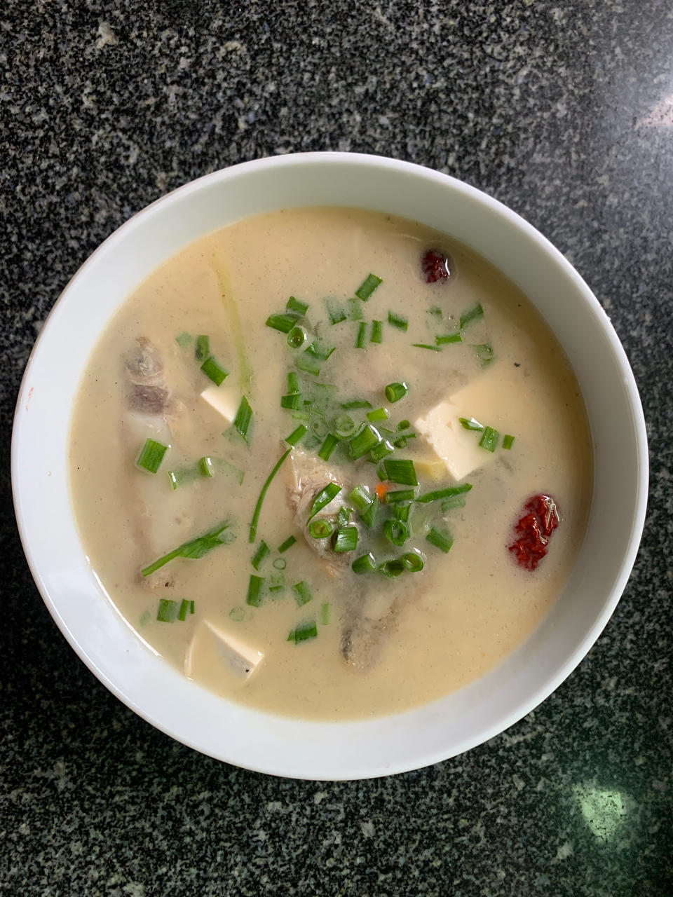 奶白鲫鱼豆腐汤|一条鱼最后的温柔