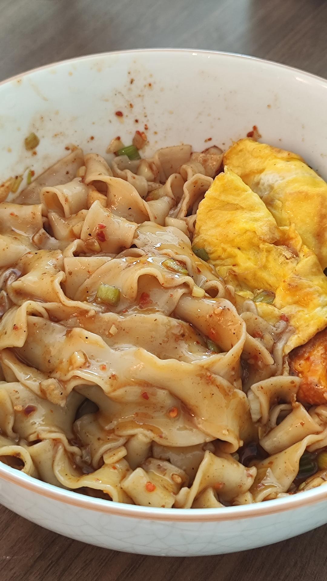 大碗宽面（油泼扯面）